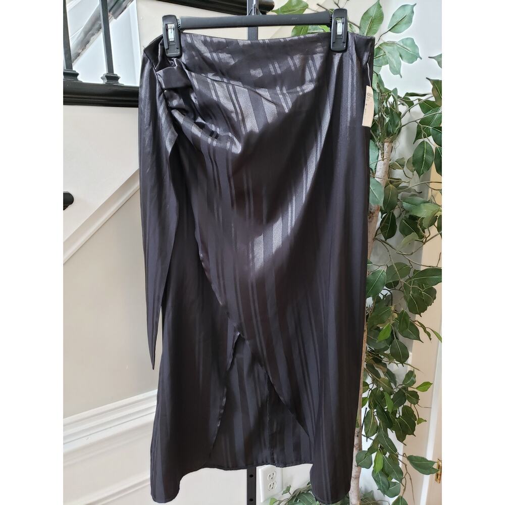 4th & Reckless Midi Skirt Women's XL‎ Black Striped Casual Sofie Satin Back Zip